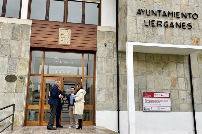 La Consejera De Presidencia, Interior, Justicia Y Acción Exterior, Paula Fernández, Realiza Una Visita Institucional A Liérganes