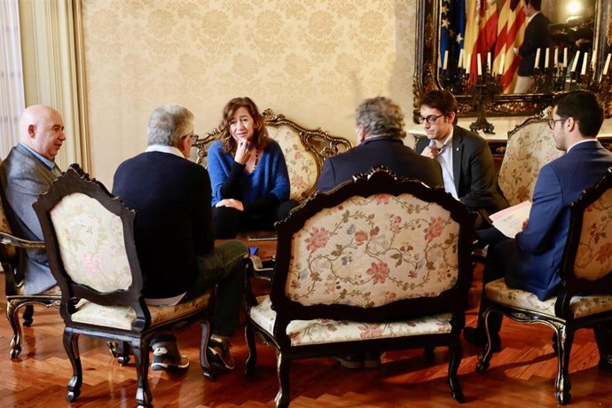 La presidenta del Govern, Francina Armengol, durante a la audiencia a representantes de la Ferib.