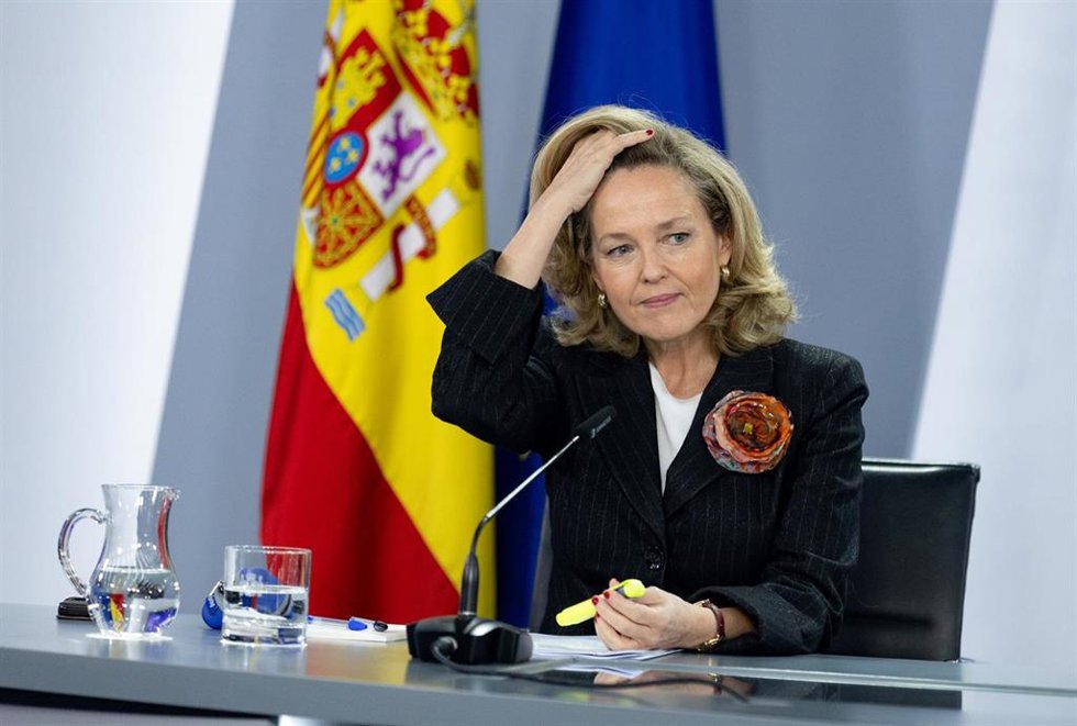 La vicepresidenta primera y ministra de Asuntos Económicos y Transformación Digital, Nadia Calviño, en una rueda de prensa posterior al Consejo de Ministros en Moncloa, a 22 de noviembre de 2022, en Madrid (España). 