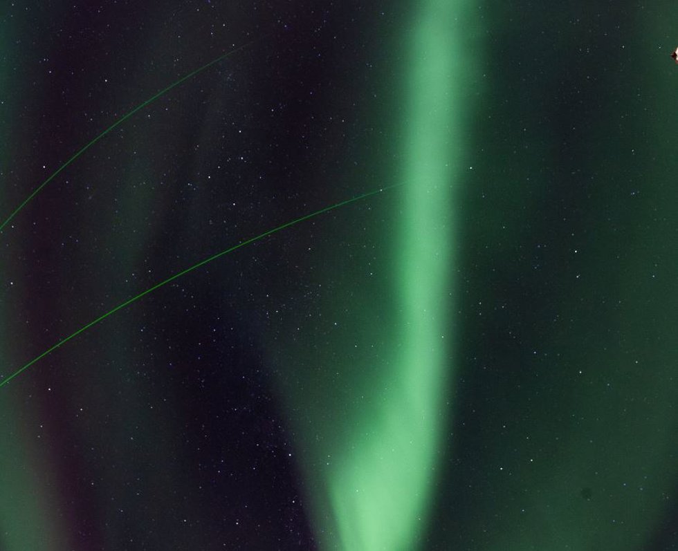 Trayectoria de los cohetes hacia la aurora boreal