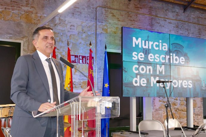 El alcalde, José Antonio Serrano, en el segundo encuentro 'Murcia se escribe con M de Mayores'