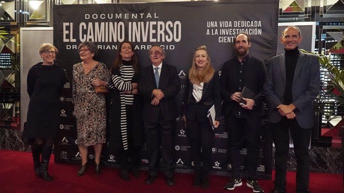 La premiere del corto 'El camino inverso', en los Cines Callao de Madrid, que ha ruenido a sanitarios, científicos y a la sociedad con un propósito en común: apoyar la investigación científica.