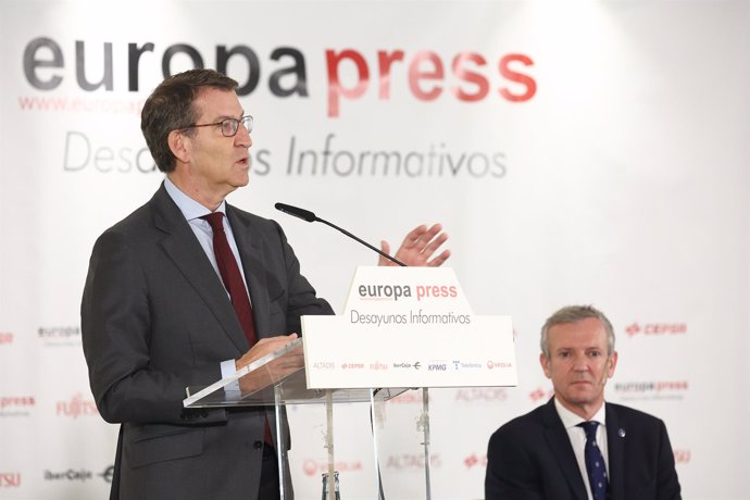 Feijóo presenta a Alfonso Rueda no almorzo organizado por Europa  Press. 