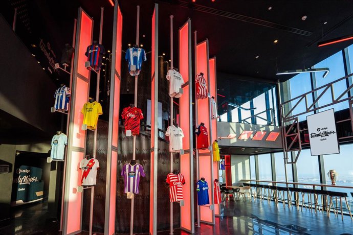 LaLiga TwentyNine's inaugura su primer espacio en Doha, con el chef Dani García al frente de su cocina.