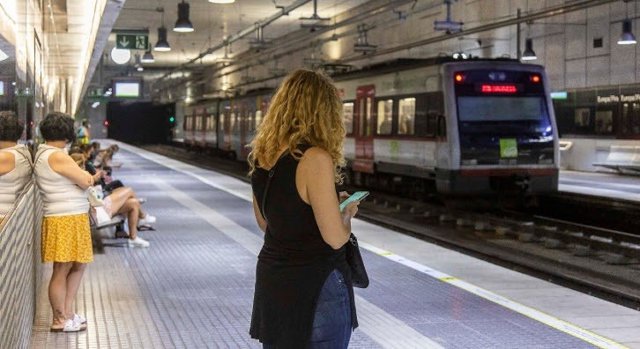 Archivo - Un tren de FGC