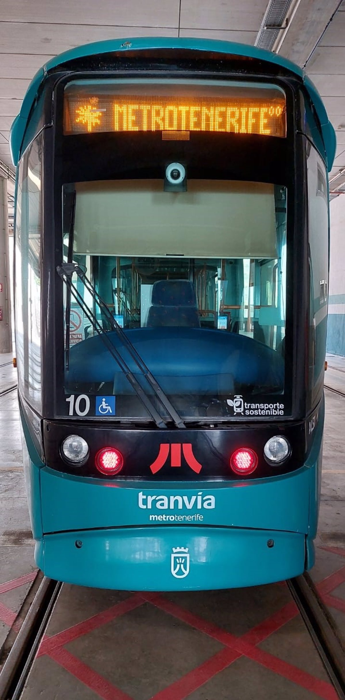 La Iglesia rodear Detenerse El tranvía de Tenerife luce el distintivo de 'Transporte Sostenible' por su  compromiso con el medio ambiente