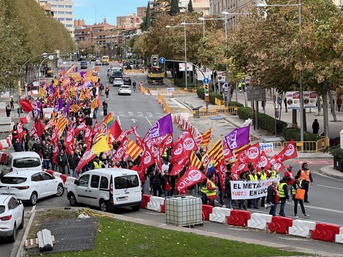 Manifestación de trabajadores del sector del metal este martes en Lleida.