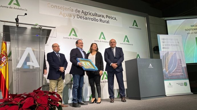 'Espacio Protegido' Recibe El Premio De Periodismo Del Sector Pesquero Andaluz