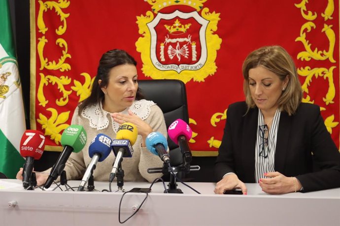 La alcaldesa de Ronda, María de la Paz Fernández, presenta las líneas principales de los presupuestos de 2023.
