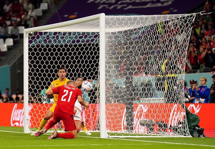 22 November 2022, Qatar, Al Rayyan: Denmark''s Andreas Cornelius misses a chance from close range during the FIFA World Cup Qatar 2022 Group D soccer match between Denmark and Tunisia at the Education City Stadium. Photo: Mike Egerton/PA Wire/dpa