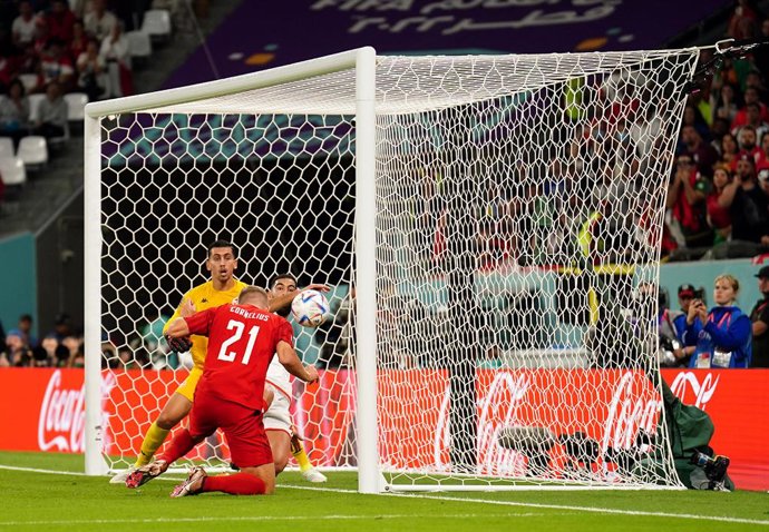22 November 2022, Qatar, Al Rayyan: Denmark''s Andreas Cornelius misses a chance from close range during the FIFA World Cup Qatar 2022 Group D soccer match between Denmark and Tunisia at the Education City Stadium. Photo: Mike Egerton/PA Wire/dpa