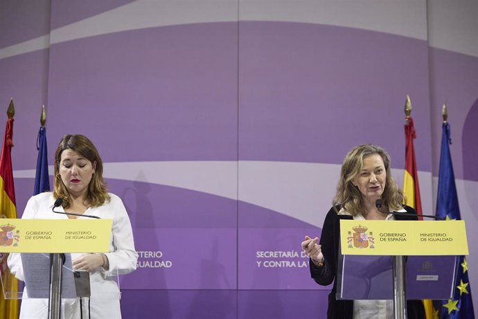 La secretaria de Estado de Igualdad y contra la Violencia de Género, Ángela Rodríguez y la delegada del Gobierno contra la Violencia de Género, Victoria Rosell