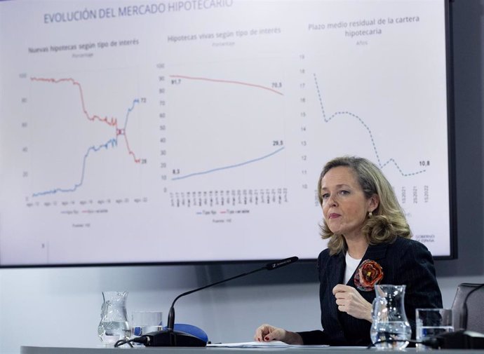 La vicepresidenta primera y ministra de Asuntos Económicos y Transformación Digital, Nadia Calviño, en una rueda de prensa posterior al Consejo de Ministros en Moncloa, a 22 de noviembre de 2022, en Madrid (España). 
