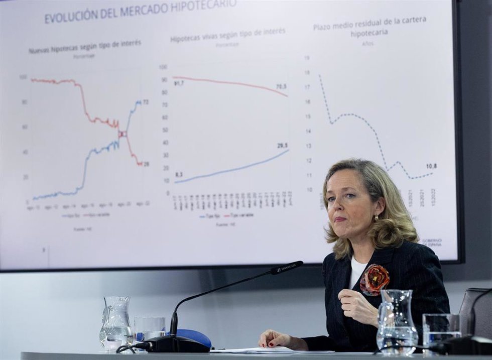 La vicepresidenta primera y ministra de Asuntos Económicos y Transformación Digital, Nadia Calviño, en una rueda de prensa posterior al Consejo de Ministros en Moncloa, a 22 de noviembre de 2022, en Madrid (España).