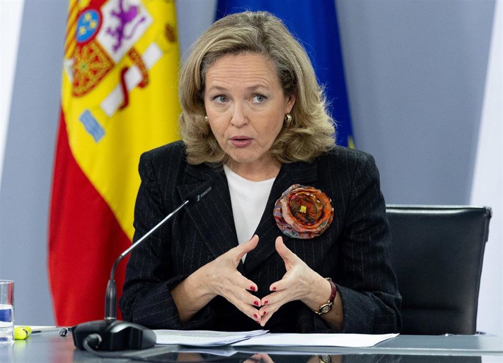 La vicepresidenta primera y ministra de Asuntos Económicos y Transformación Digital, Nadia Calviño, en una rueda de prensa posterior al Consejo de Ministros en Moncloa, a 22 de noviembre de 2022, en Madrid (España).