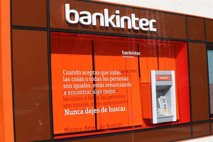 Archivo - Una de las oficinas del banco Bankinter de Madrid.