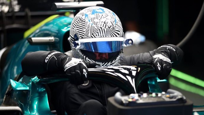 Fernando Alonso se estrena con Aston Martin en los test de Pirelli en Abu Dabi
