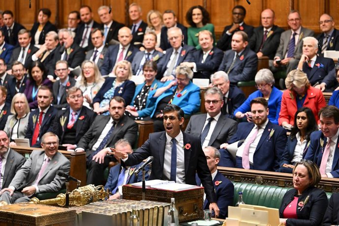02 November 2022, United Kingdom, London: UK Prime Minister Rishi Sunak (C) speaks during Prime Minister's Questions in the House of Commons. Photo: Jessica Taylor/Uk Parliament via PA Wire/dpa