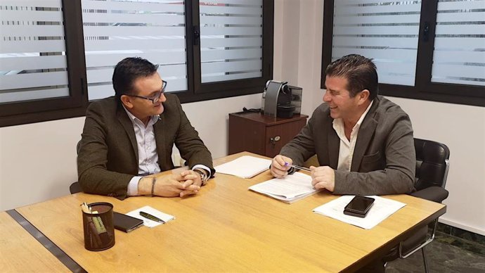 El vicepresidente del Partido Aragonés, Roque Vicente, se reúne con el presidente de la Comunidad General de Riegos del Alto Aragón, José Antonio Pradas.