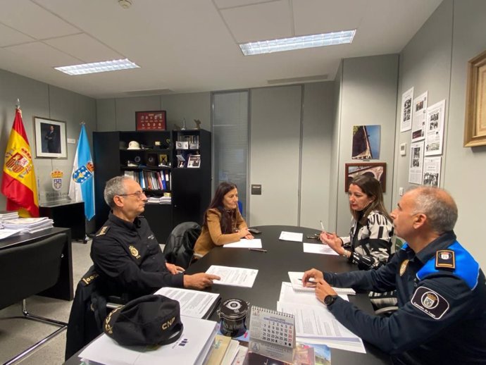 La alcaldesa de Lugo, Lara Méndez, y la subdelegada del Gobierno, Isabel Rodríguez, en la junta de seguridad local.