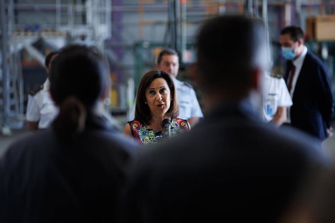 Archivo - La ministra de Defensa, Margarita Robles, interviene durante su visita al ALA 35 del Ejército del Aire y del Espacio, en la Base Aérea de Getafe, a 23 de agosto de 2022, en Getafe, Madrid (España).