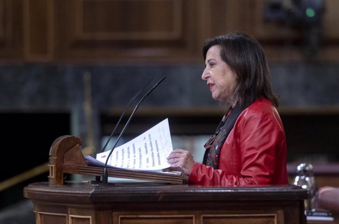 La ministra de Defensa, Margarita Robles, interviene durante una sesión plenaria en el Congreso de los Diputados, a 22 de noviembre de 2022, en Madrid (España). 