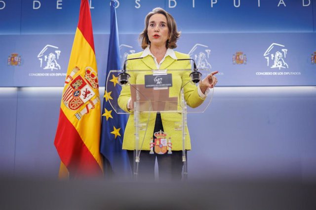 La secretaria general del Partido Popular, Cuca Gamarra, en una rueda de prensa posterior a la Junta de Portavoces en el Congreso de los Diputados, a 18 de noviembre de 2022, en Madrid (España).