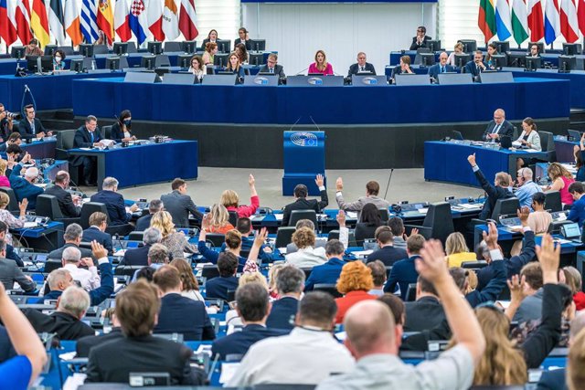 Archivo - Vista de una sesión plenaria en el Parlamento Europeo (Archivo)