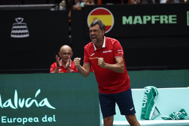 Archivo - Sergi Bruguera celebra un punto durante el 'round robin' de las Finales de la Copa Davis 2022 disputadas en Valencia