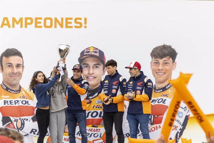 Marc Márquez, Toni Bou y Gabriel Marcelli premian al colegio Tierno Galván de Tres Cantos (Madrid)