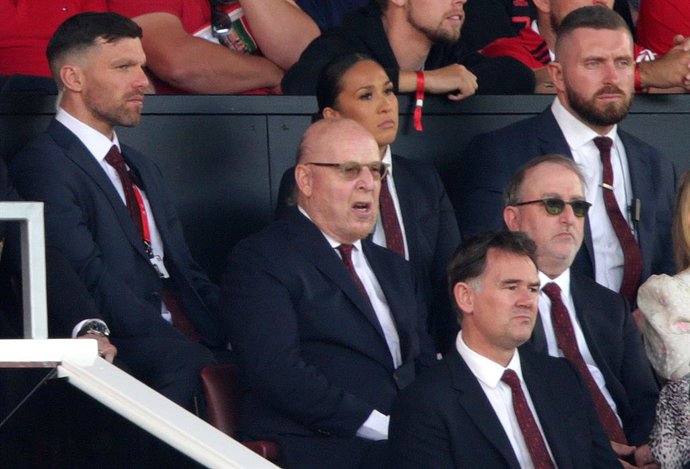 Archivo - 07 August 2022, United Kingdom, Manchester: Manchester United majority owner Avram Glazer is seen in the stands during the English Premier League soccer match between Manchester United and Brighton & Hove Albion at Old Trafford. Photo: Ian Hod