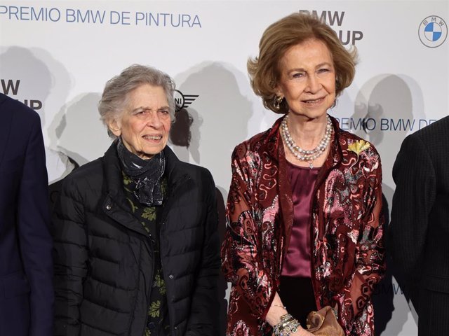 La Reina Sofía y la Princesa Irene de Grecia, en la 37º edición de los Premios BMW de Pintura, celebrados en el Teatro Real