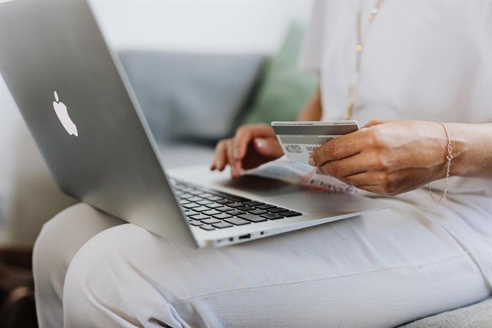 Consejos de Avast para evitar los peligros de compra online durante el Black Friday.