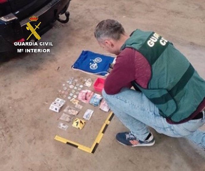 La Guardia Civil ha recuperado parte de un botín robado en dos viviendas de Niebla.