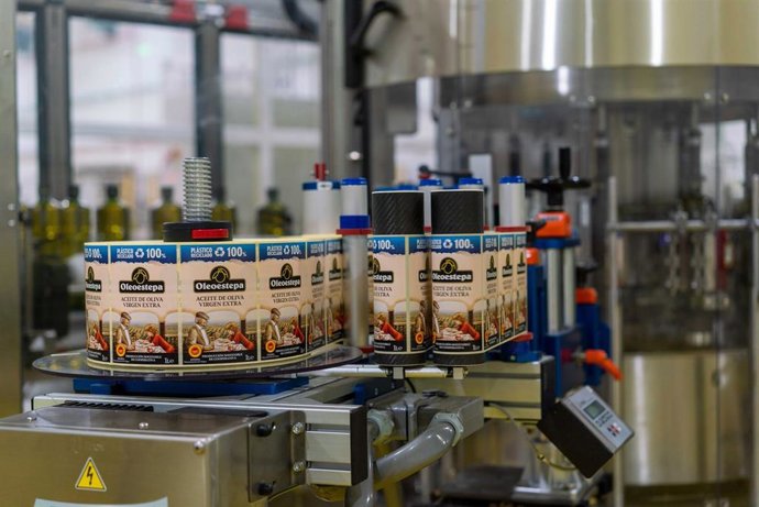 Oleoestepa amplía su bodega para almacenar 15.000 toneladas de sus aceites.