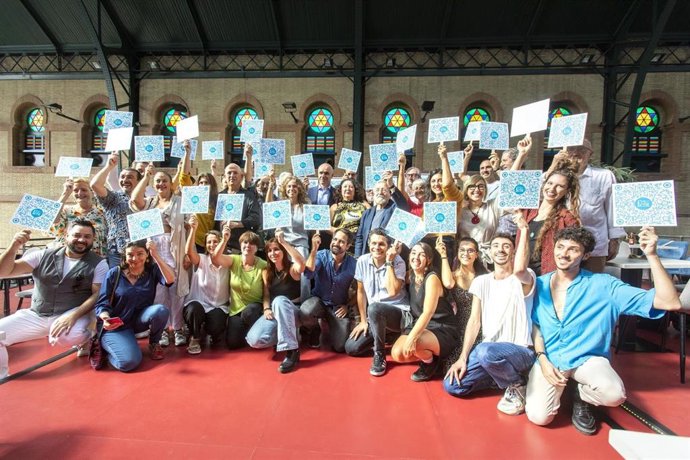 Archivo - Participantes del feSt- Festival de Artes Escénicas de Sevilla, en Plaza de Armas, en foto de archivo.