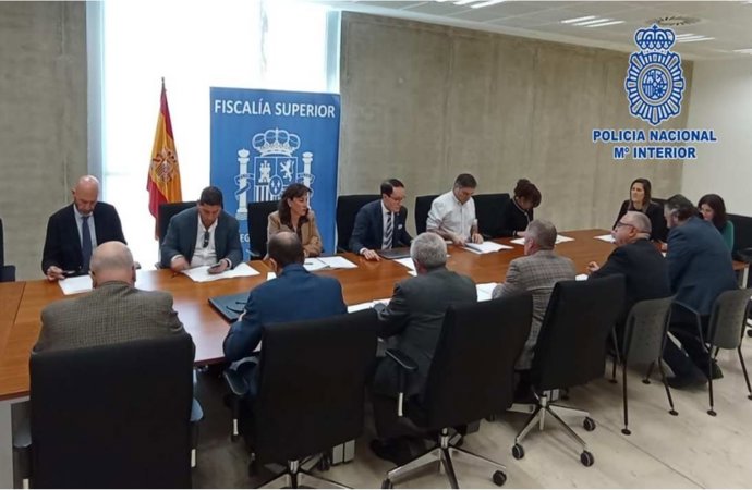 Reunión entre representantes de la Fiscalía Superior de la Región de Murcia y de la Jefatura Superior de Policía Nacional para aunar criterios y coordinar líneas de actuación para mejorar la atención a la ciudadanía y la percepción de seguridad