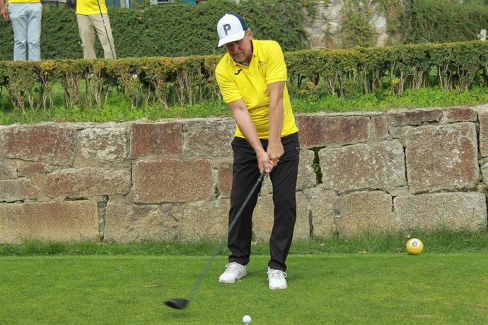 Archivo - Bernd Schuster jugando al golf en un torneo benéfico