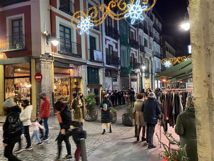 Una céntrica calle de Valladolid en Navidad.