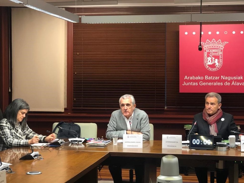 El diputado foral de Agricultura, Eduardo Aguinaco, en las Juntas generales