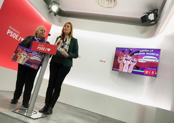 Las secretarias de Igualdad y de Violencia de Género del PSOE de Sevilla, Rosario Andújar y Victoria Olías, en la presentación de la campaña del PSOE para el 25N de 2022.