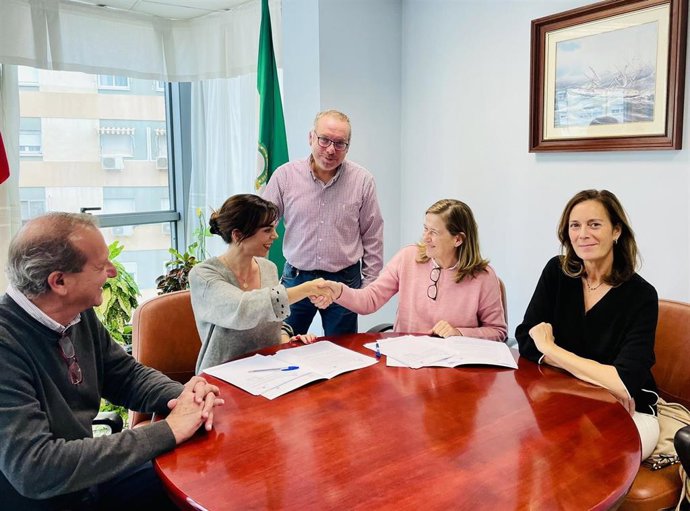 Firma de convenio de colaboración entre Madre Coraje y la Junta de Andalucía