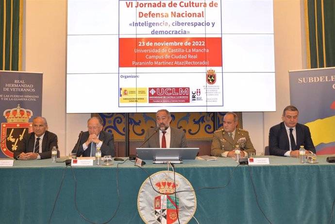 Uclm. Np Investigadores Y Profesionales De Las Fuerzas Armadas Y De La Guardia Civil Reflexionan En La Uclm Sobre Inteligencia, Ciberseguridad Y Democracia