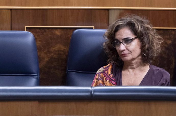 La ministra de Hacienda y Función Pública, María Jesús Montero, durante una sesión plenaria en el Congreso de los Diputados, a 22 de noviembre de 2022, en Madrid (España).