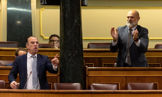 El diputado de UPN Carlos García Adanero interviene durante una sesión plenaria en el Congreso de los Diputados, a 23 de noviembre de 2022, en Madrid (España). Los Presupuestos Generales del Estado (PGE) para 2023 llegaron al Pleno del Congreso de los D