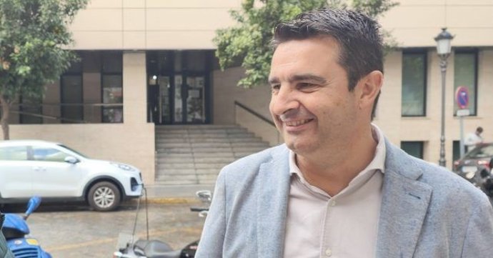 El senador por el PSOE de Huelva y secretario de Relaciones Institucionales de la Ejecutiva Provincial, Amaro Huelva.