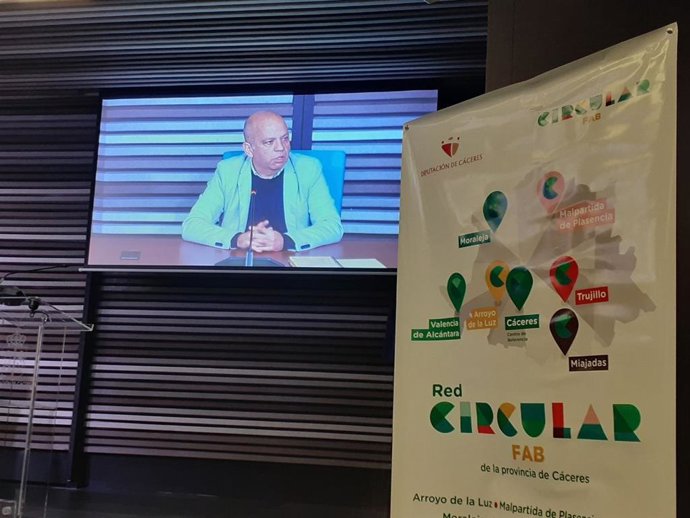 El diputado de Innovación de la Diputación de Cáceres, Santos Jorna, en la inauguración de unas jornadas sobre digitalización