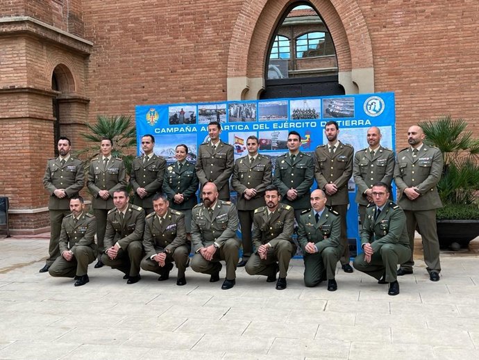 Imagen de los 17 miembros del Ejército de Tierra que apoyarán en la 36 Campaña Antártica