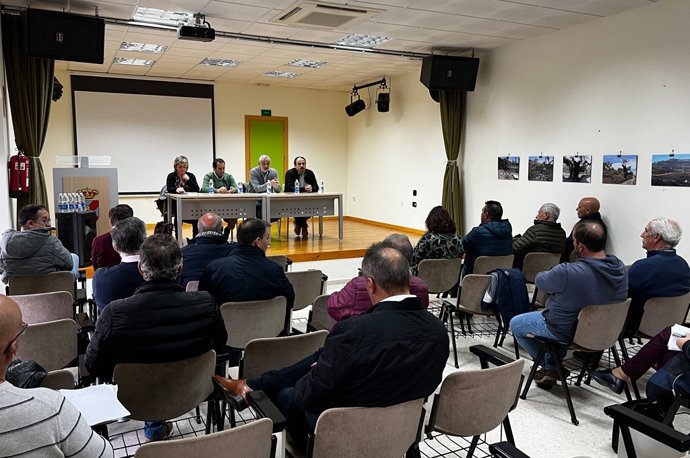 Reunión del presidente de la Diputación de Cáceres con alcaldes de Campo Arañuelo