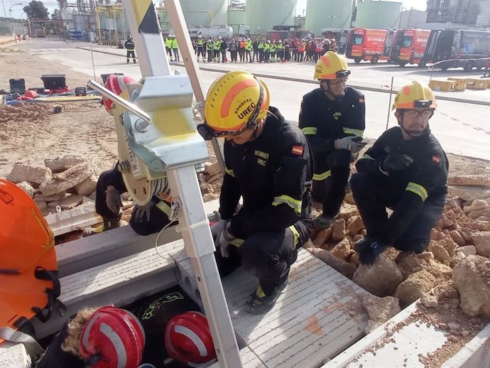 Una veintena de organismos se ponen a prueba en el mayor simulacro multiemergencia por riesgo químico en la Comunitat
